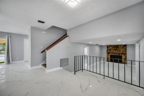Casa en venta en Tampa, Florida, 4 dormitorios, 158.86 m2 № 1870375 - foto 6