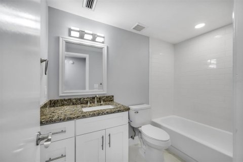 Casa en venta en Tampa, Florida, 4 dormitorios, 158.86 m2 № 1870375 - foto 10