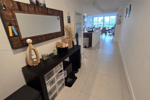 Купить кондоминиум в Бей-Харбор-Айлендс, Флорида 2 спальни, 121.05м2, № 1966116 - фото 15