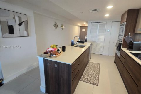 Купить кондоминиум в Бей-Харбор-Айлендс, Флорида 2 спальни, 121.05м2, № 1966116 - фото 19