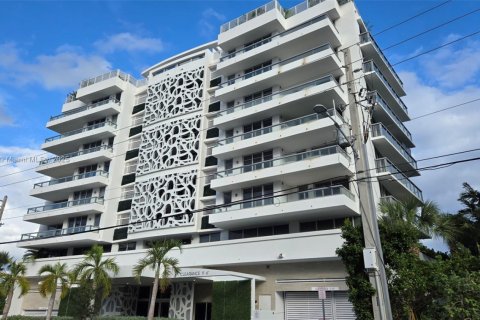 Купить кондоминиум в Бей-Харбор-Айлендс, Флорида 2 спальни, 121.05м2, № 1966116 - фото 1