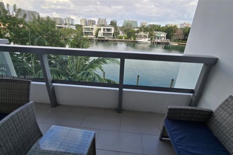 Купить кондоминиум в Бей-Харбор-Айлендс, Флорида 2 спальни, 121.05м2, № 1966116 - фото 23