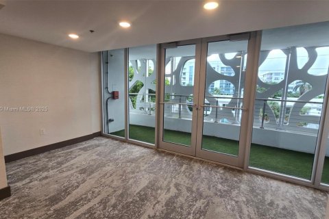 Купить кондоминиум в Бей-Харбор-Айлендс, Флорида 2 спальни, 121.05м2, № 1966116 - фото 11