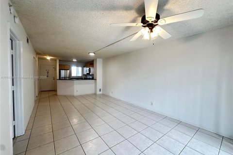 Condominio en venta en Miramar, Florida, 2 dormitorios, 77.29 m2 № 1712247 - foto 10