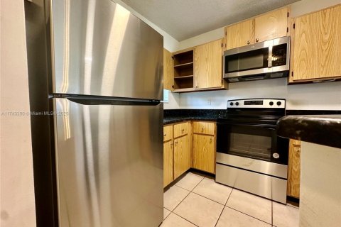 Condominio en venta en Miramar, Florida, 2 dormitorios, 77.29 m2 № 1712247 - foto 14