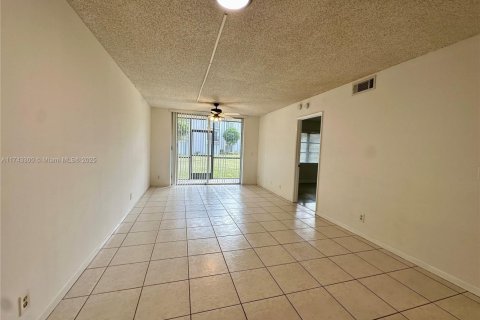 Condominio en venta en Miramar, Florida, 2 dormitorios, 77.29 m2 № 1712247 - foto 21