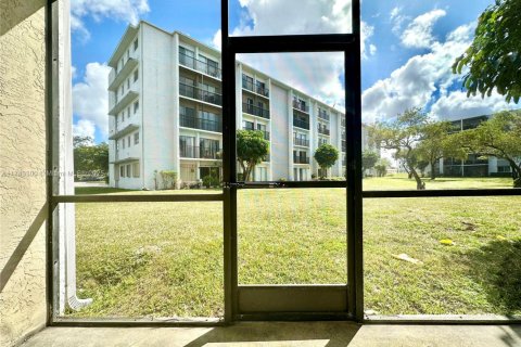 Condominio en venta en Miramar, Florida, 2 dormitorios, 77.29 m2 № 1712247 - foto 4