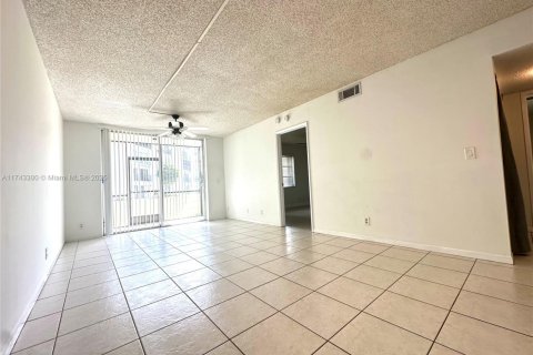 Condominio en venta en Miramar, Florida, 2 dormitorios, 77.29 m2 № 1712247 - foto 3