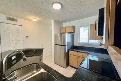 Condominio en venta en Miramar, Florida, 2 dormitorios, 77.29 m2 № 1712247 - foto 13