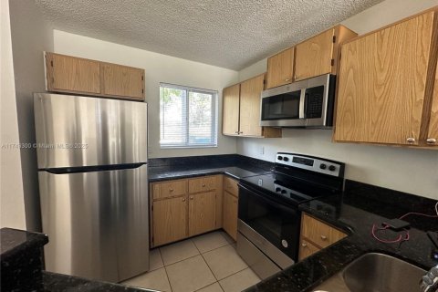 Condominio en venta en Miramar, Florida, 2 dormitorios, 77.29 m2 № 1712247 - foto 2