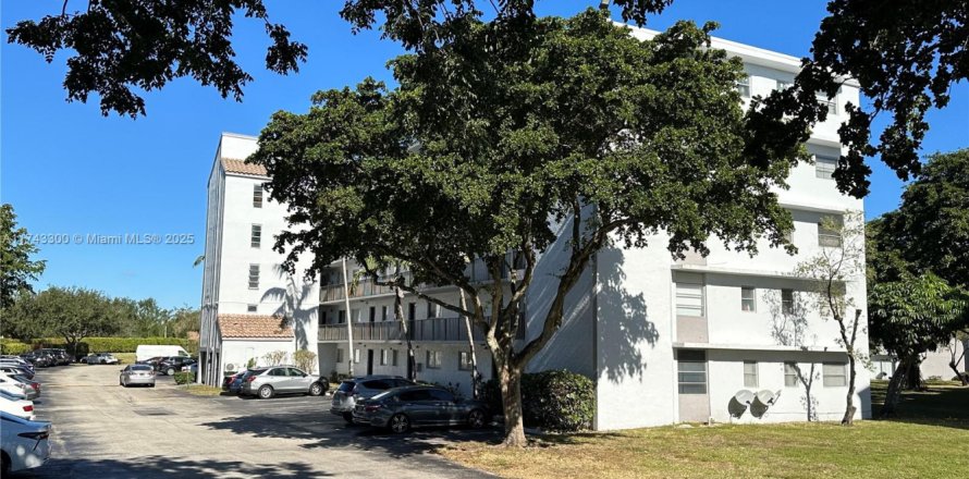 Condominio en Miramar, Florida, 2 dormitorios  № 1712247