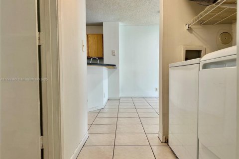 Condominio en venta en Miramar, Florida, 2 dormitorios, 77.29 m2 № 1712247 - foto 17