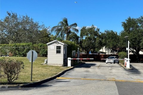 Condominio en venta en Miramar, Florida, 2 dormitorios, 77.29 m2 № 1712247 - foto 25