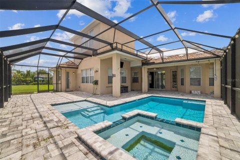 House in Kissimmee, Florida 5 bedrooms, 281.68 sq.m. № 1789551 - photo 1