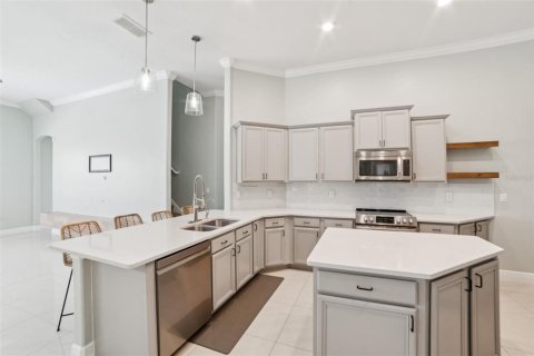 House in Kissimmee, Florida 5 bedrooms, 281.68 sq.m. № 1789551 - photo 13