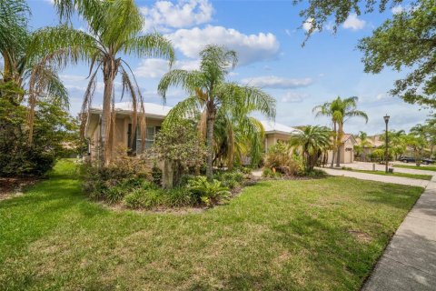House in Kissimmee, Florida 5 bedrooms, 281.68 sq.m. № 1789551 - photo 5