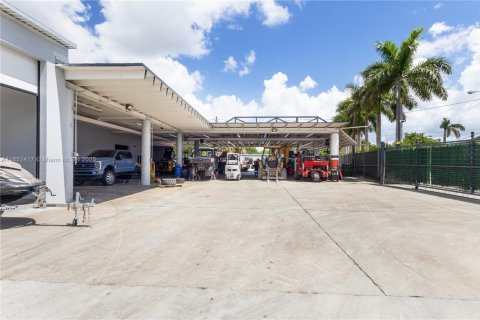 Commercial property in Homestead, Florida № 1877626 - photo 10