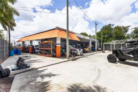 Commercial property in Homestead, Florida № 1877626 - photo 14