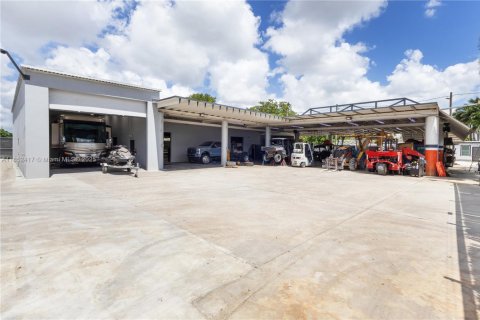 Commercial property in Homestead, Florida № 1877626 - photo 20