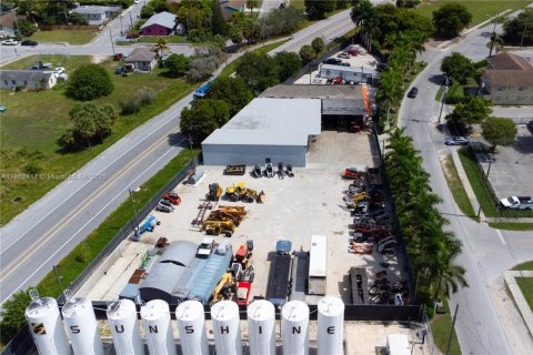 Commercial property in Homestead, Florida № 1877626 - photo 2
