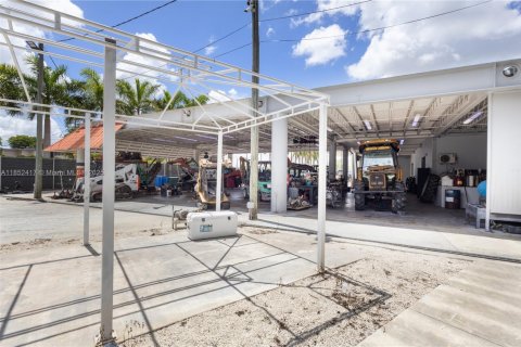 Commercial property in Homestead, Florida № 1877626 - photo 9