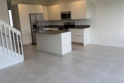 Townhouse in Homestead, Florida 3 bedrooms № 2016253 - photo 3