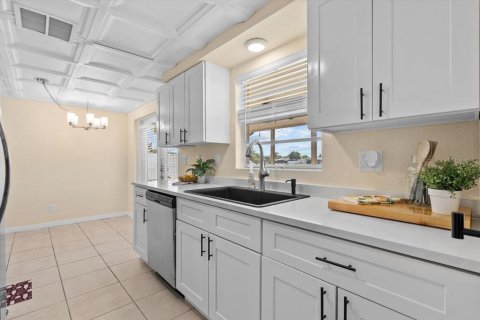 Villa ou maison à vendre à Holiday, Floride: 2 chambres, 127.37 m2 № 2316680 - photo 13