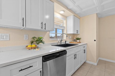 Villa ou maison à vendre à Holiday, Floride: 2 chambres, 127.37 m2 № 2316680 - photo 12
