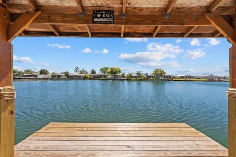 Villa ou maison à Holiday, Floride 2 chambres, 127.37 m2 № 2316680