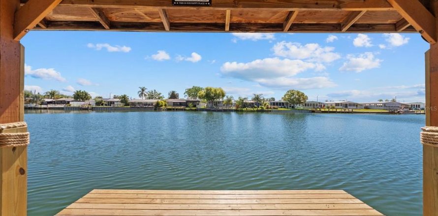 Villa ou maison à Holiday, Floride 2 chambres, 127.37 m2 № 2316680