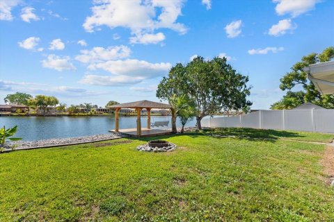 Villa ou maison à vendre à Holiday, Floride: 2 chambres, 127.37 m2 № 2316680 - photo 28