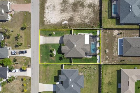 House in Cape Coral, Florida 3 bedrooms, 151.8 sq.m. № 1649904 - photo 5
