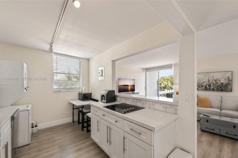 Copropriété à louer à Miami Beach, Floride: 1 chambre, 72.93 m2 № 1995915 - photo 9