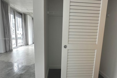 Condominio en alquiler en Miami, Florida, 2 dormitorios, 90.77 m2 № 2026053 - foto 8