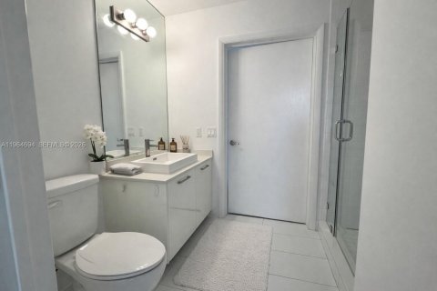 Condominio en alquiler en Miami, Florida, 2 dormitorios, 90.77 m2 № 2026053 - foto 7