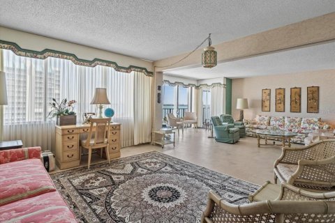 Condo in Clearwater, Florida, 3 bedrooms  № 2143985 - photo 27