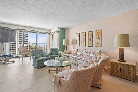 Condo in Clearwater, Florida, 3 bedrooms  № 2143985 - photo 19