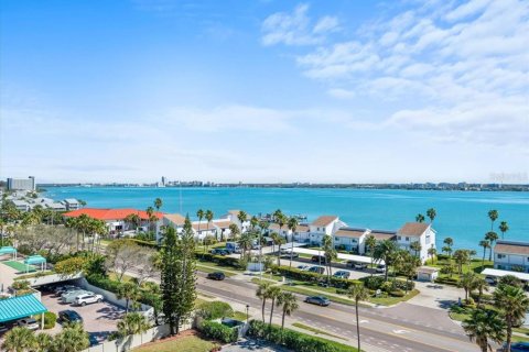 Condo in Clearwater, Florida, 3 bedrooms  № 2143985 - photo 25