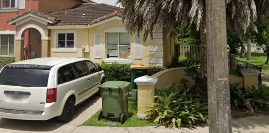 Townhouse in Homestead, Florida 3 bedrooms, 110.46 sq.m. № 1707392