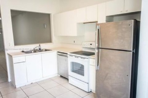 Townhouse in Homestead, Florida 3 bedrooms, 110.46 sq.m. № 1707392 - photo 3
