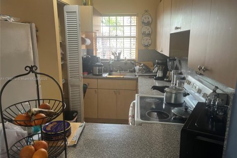 Condo in Sweetwater, Florida, 2 bedrooms  № 1704975 - photo 7