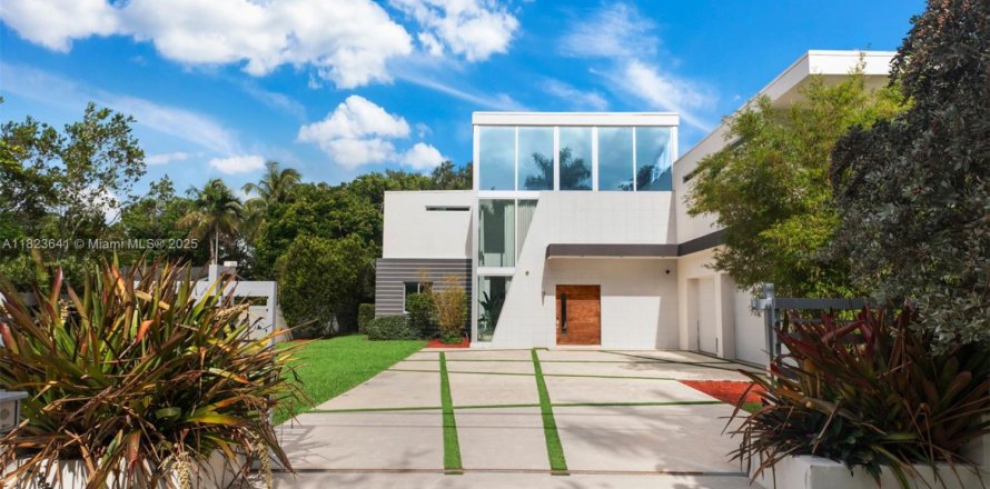 House in Pinecrest, Florida 6 bedrooms, 547.57 sq.m. № 1788562
