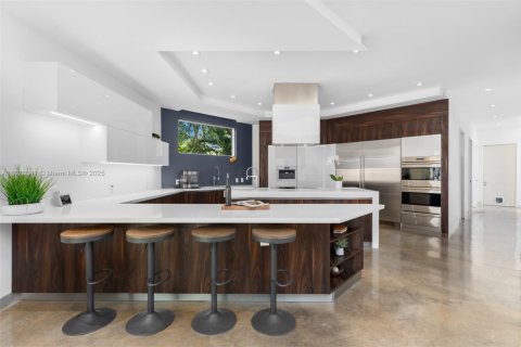 House in Pinecrest, Florida 6 bedrooms, 547.57 sq.m. № 1788562 - photo 10
