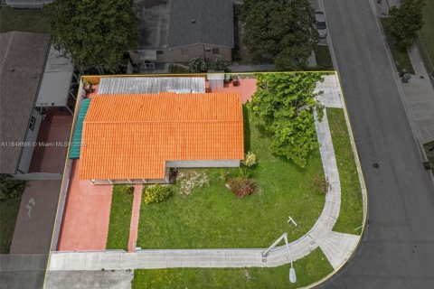 House in Hialeah, Florida 3 bedrooms, 127.74 sq.m. № 1850554 - photo 1