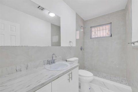 House in Hialeah, Florida 3 bedrooms, 127.74 sq.m. № 1850554 - photo 21