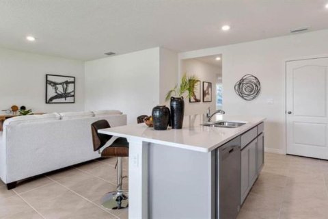 House in Davenport, Florida 3 bedrooms, 155.33 sq.m. № 1904521 - photo 11