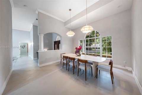 Villa ou maison à louer à Coral Gables, Floride: 5 chambres, 319.77 m2 № 1988532 - photo 6