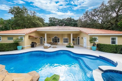 Villa ou maison à louer à Coral Gables, Floride: 5 chambres, 319.77 m2 № 1988532 - photo 1