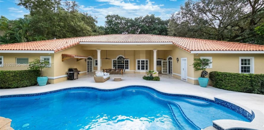 Villa ou maison à Coral Gables, Floride 5 chambres, 319.77 m2 № 1988532