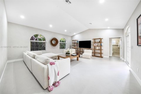 Villa ou maison à louer à Coral Gables, Floride: 5 chambres, 319.77 m2 № 1988532 - photo 3